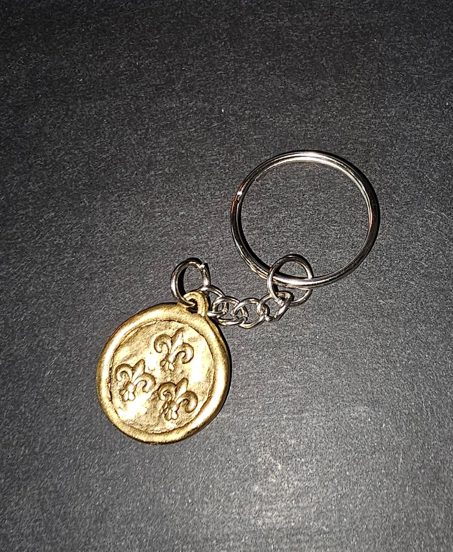 Bee pendant keychain