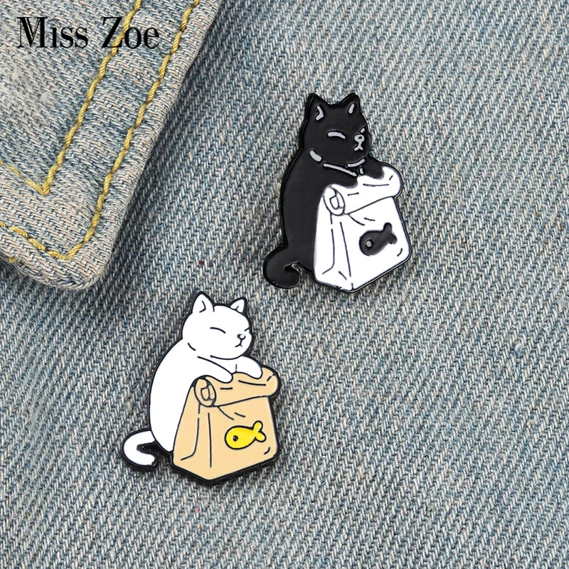 Cute Cat Enamel Pins Dried Fish Brooch Lapel Badge Cartoon Animal Jewelry Gift
