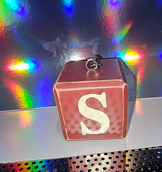 Letter block keychain - S (red)