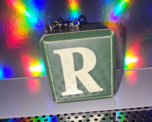 Letter block keychain - R (green)