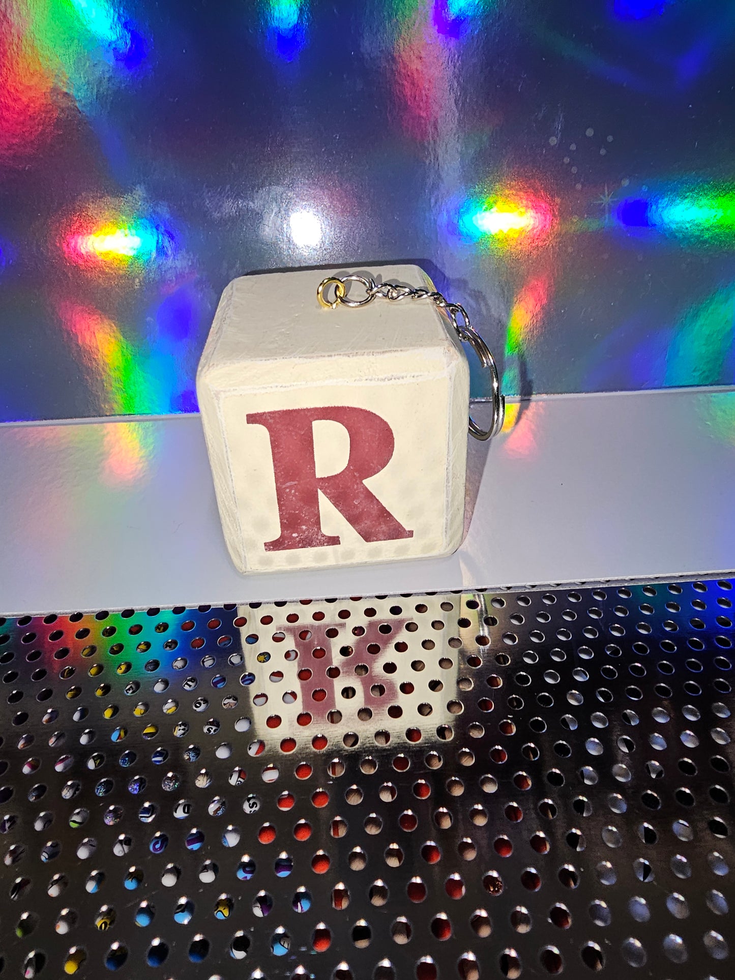 Letter block keychain - R (beige)