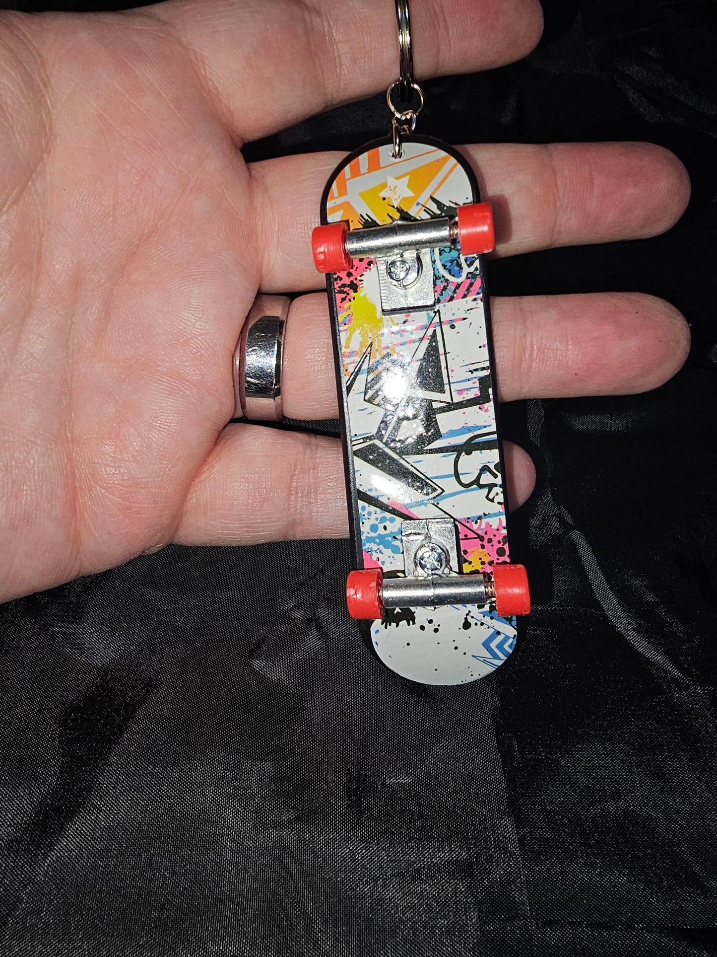 Skateboard keychain (3)