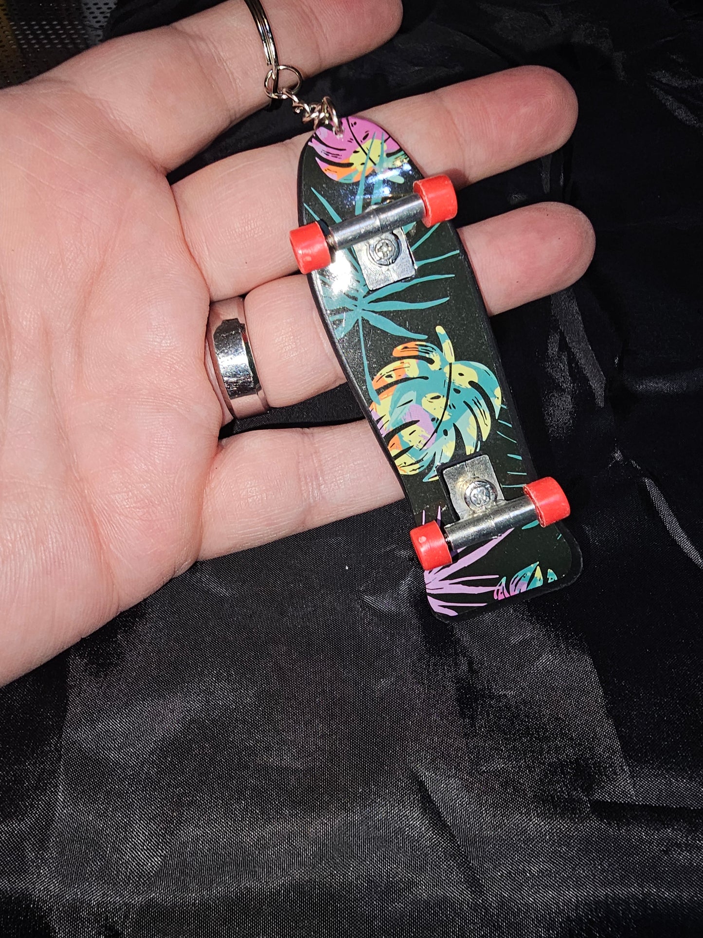 Skateboard keychain (1)