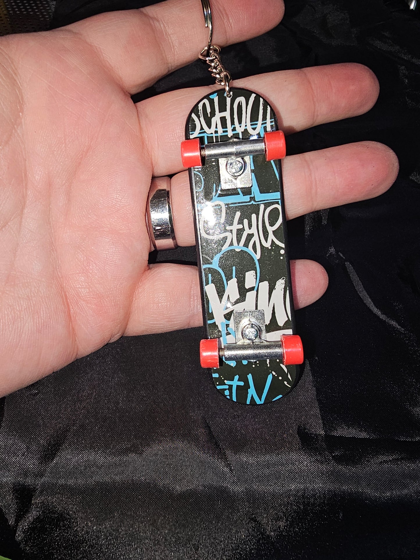 Skateboard keychain (2)