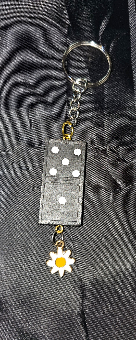 Domino keychain with flower charm