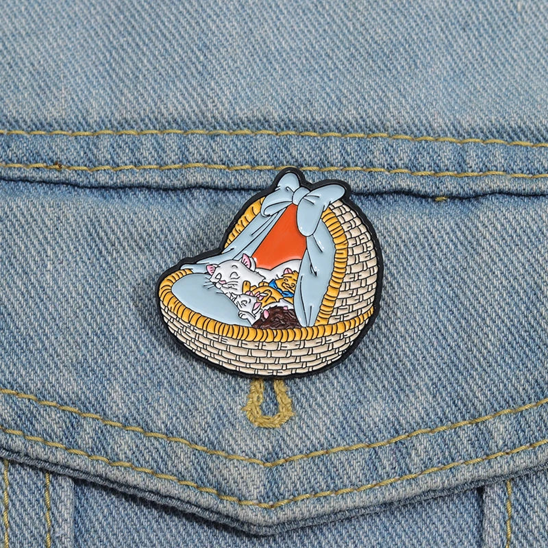 Cats Sleeping Basket Enamel Pins Brooches Lapel Badges Cartoon Animal Jewelry Gift