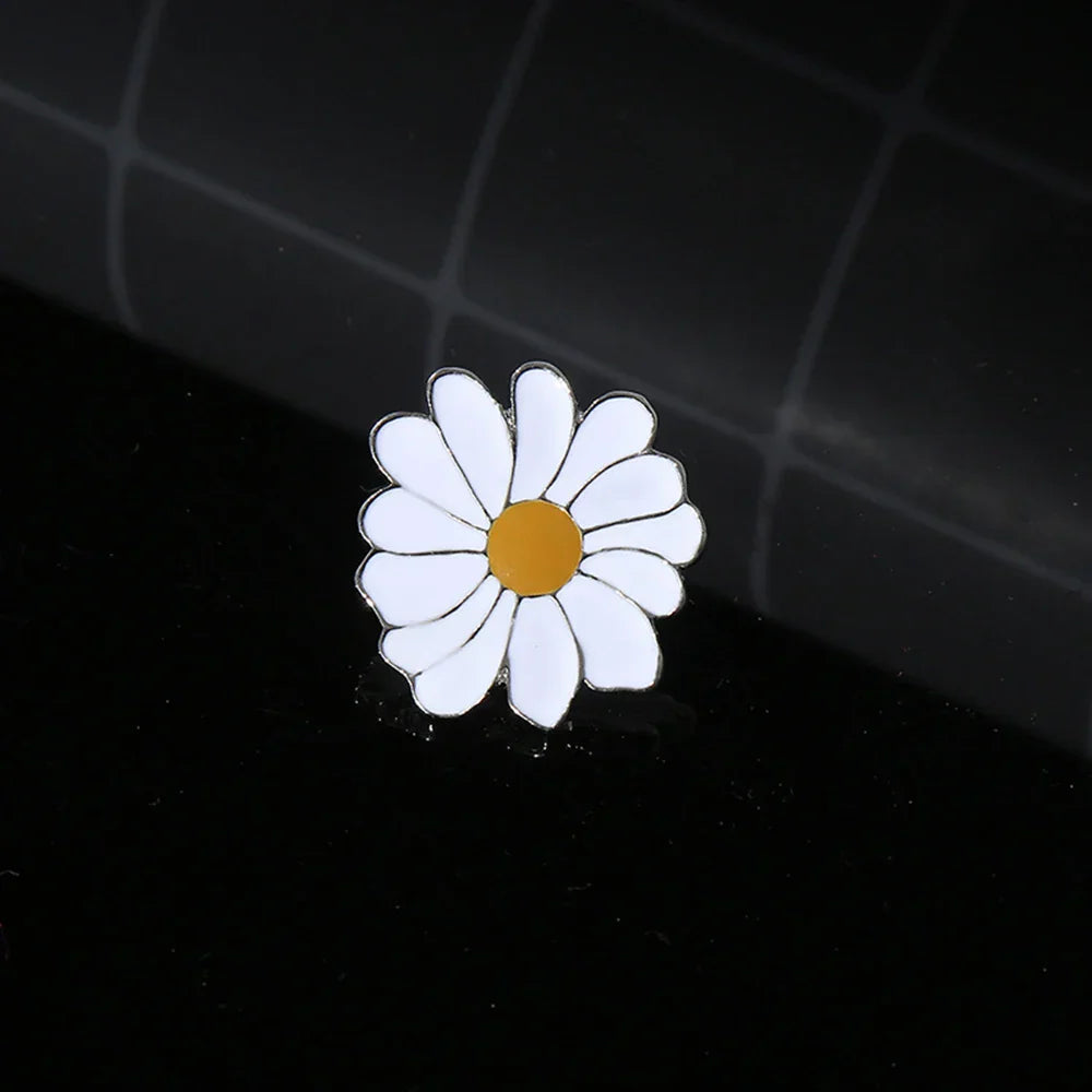 Daisy Enamel Lapel Pin Brooch for Clothes, Backpack, Jewelry Gifts