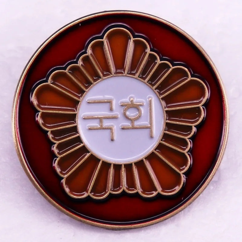 Retro Rune Arts Metal Pin Brooch Magic Lapel Badge Denim Jacket Backpack Decoration Gift