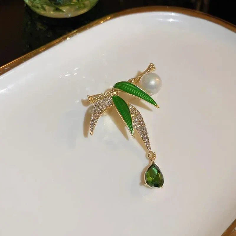 Emerald Four-Leaf Clover Brooch - Vintage Wedding Jewelry Accessory