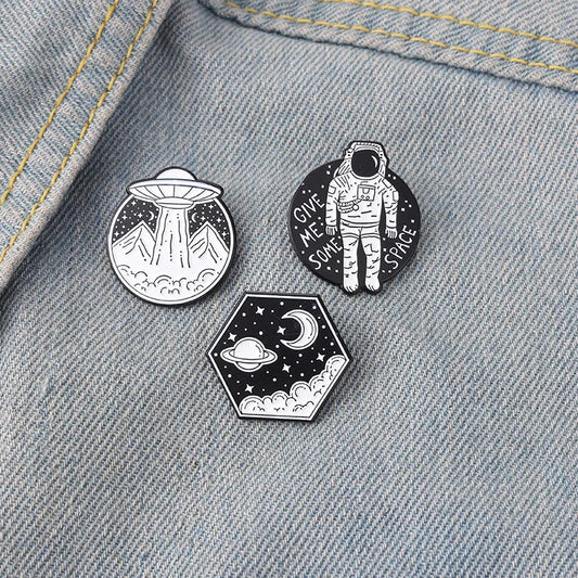 Astronaut Starry Sky Enamel Brooch Creative Badge Gift Pin