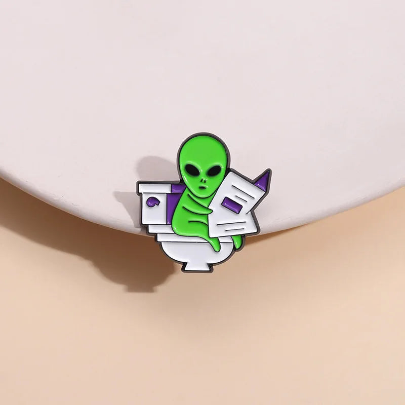ET Aliens Reading Newspaper Toilet Enamel Pin Badge Cute Brooch Jewelry Lapel