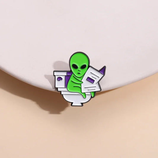 ET Aliens Reading Newspaper Toilet Enamel Pin Badge Cute Brooch Jewelry Lapel