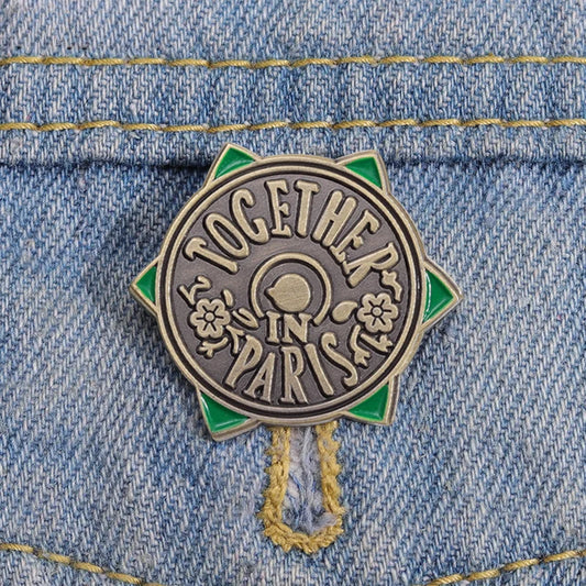 Vintage Bronze Enamel Pins Custom Round Brooches Hat Lapel Badges Cartoon Jewelry Gift Wholesale