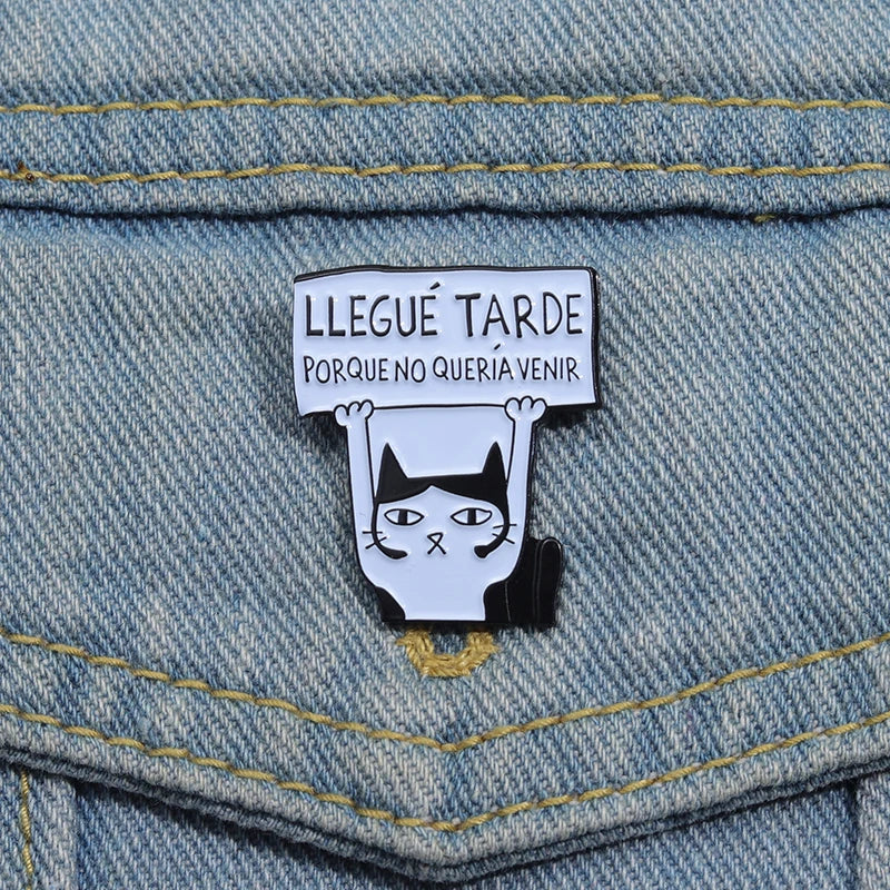 Llegue Tarde Enamel Pins Custom Brooches Lapel Badges Cartoon Animal Jewelry Gift for Kids Friends