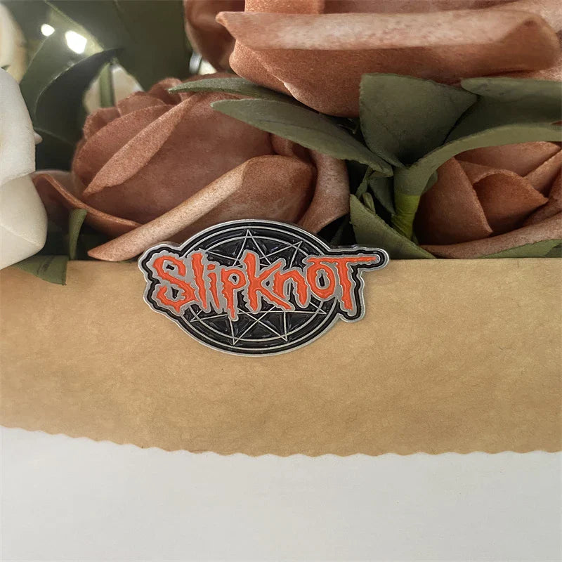 Rock Slide Band Brooch Punk Hip-hop Pin Red Letter Alloy Badge Accessories