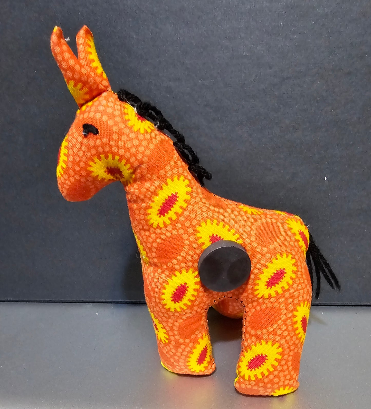 Giraffe magnet
